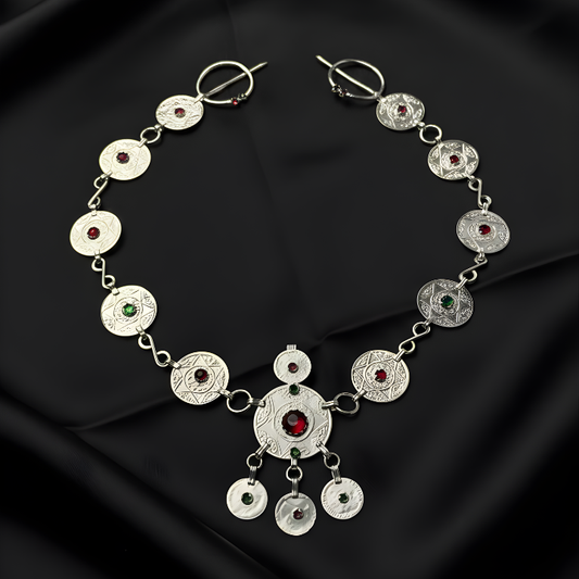 عقد أمازيغي فضي – نقوش بالنقرة مع أحجار ملونة